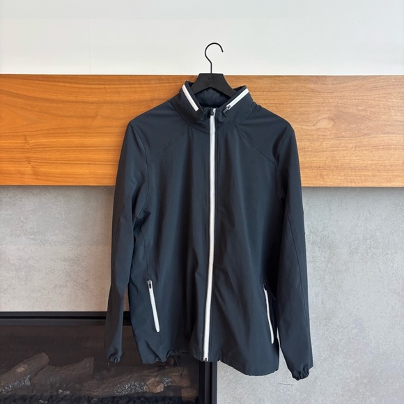 Rhone Men’s Light Packable Hood Windbreaker Jacket Vented Reflective Size L